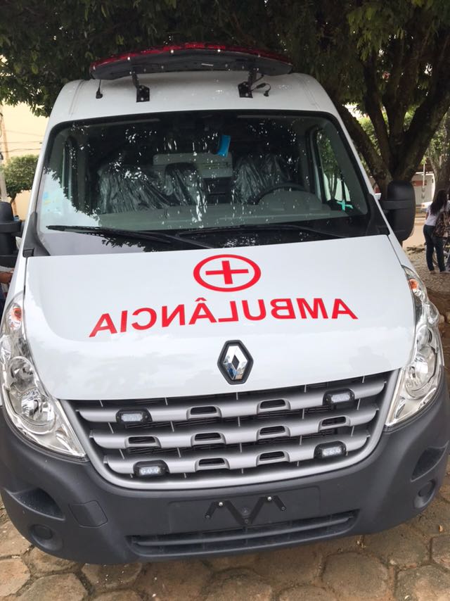 CÂMARA MUNICIPAL ENTREGA AMBULÂNCIA A POPULAÇÃO